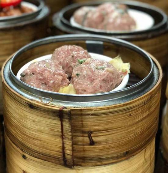 E14. Water Chestnut Beef Balls (3Pcs) 马蹄牛肉球